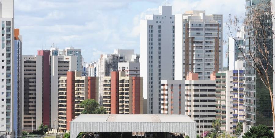 Aviso ensina vizinhos a lidar com o cheiro de maconha em prédio no DF